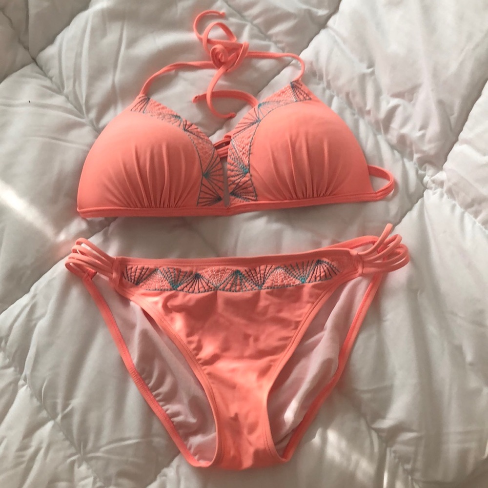 Orange Embroidered Bikini 👙